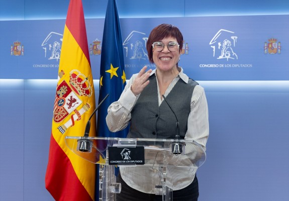 Sumar cree que los políticos sobraban en el funeral por las víctimas y el PSOE justifica que no acudiera Sánchez