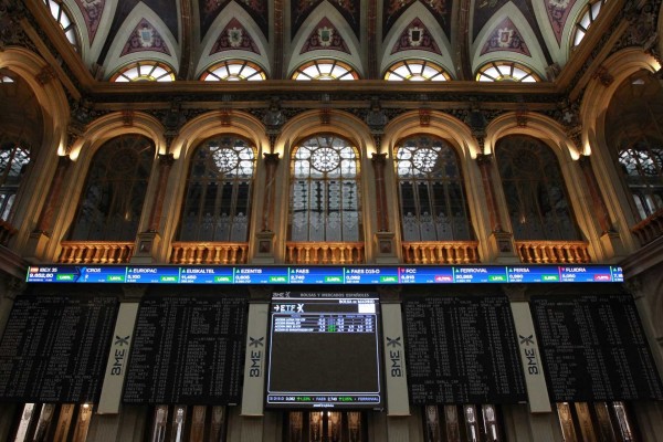 El Ibex cierra de nuevo plano, por encima de los 9.600 puntos

