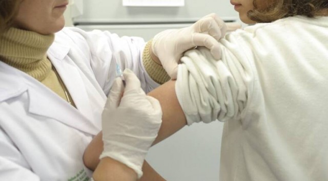 Sanidad retomará el decreto de Atención Primaria cuando mejore la situación tras la Dana