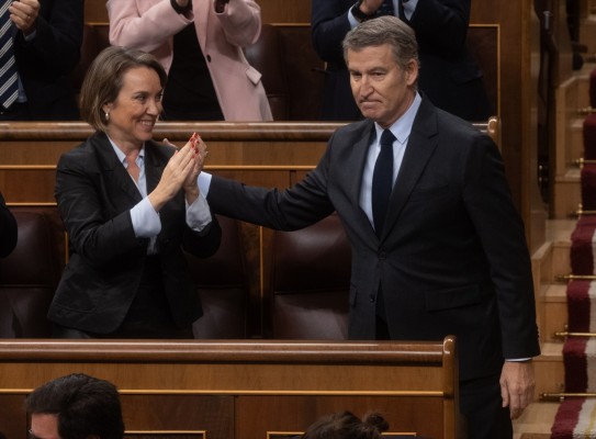 PP y Junts 'cuelan' al Gobierno una enmienda en el Congreso para suspender un impuesto eléctrico