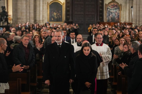 Los reyes arropan a familiares de las víctimas de la Dana en la misa funeral de Valencia
