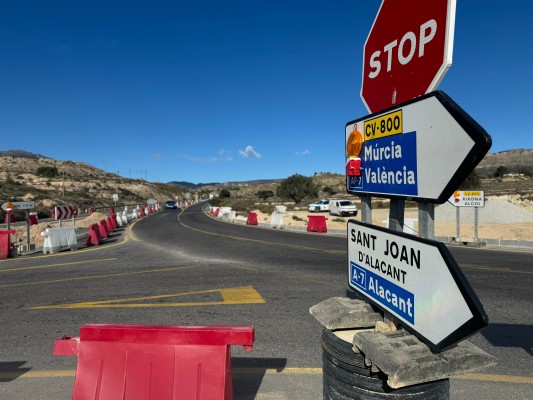 El Consell pasa revista al tercer carril de la CV-800 entre Alicante y Xixona: obras por 3,6 millones