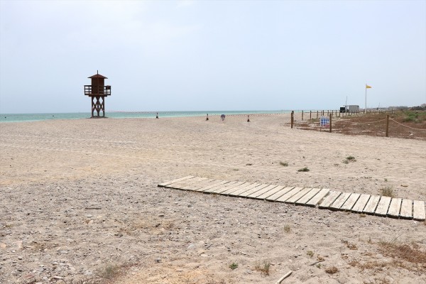 Unas boyas monitorizarán el fondo marino de la playa de Canet para frenar la regresión de la costa