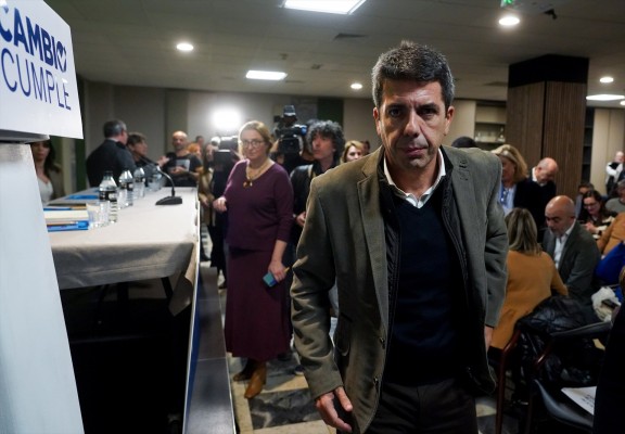 Mazón afirma que no piensa en su futuro porque la recuperación es su 