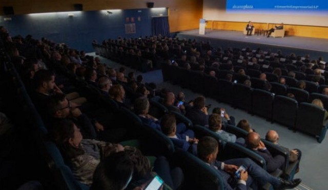 'Alicante Plaza' se cita con el tejido empresarial para presentar el anuario 'Tierra de Empresas'
