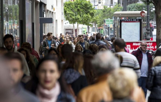 Los grandes comercios de València abrirán el domingo de Fallas
