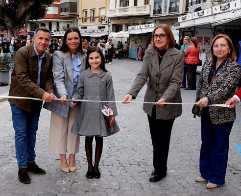 Burriana se ilumina con el encendido navideño y la inauguración de la Fira de Comerç de Nadal 2024