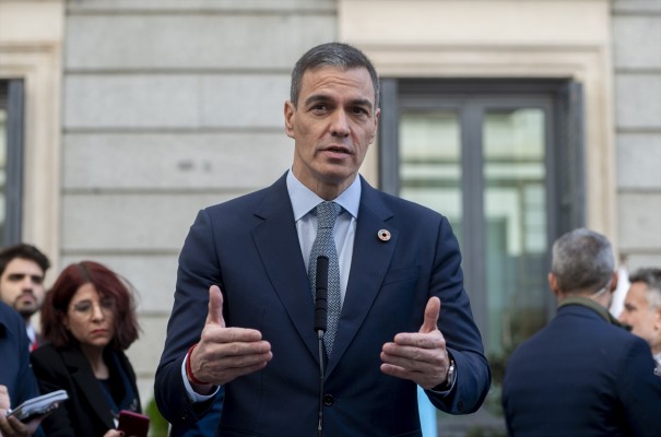 Sánchez aboga por reformar la Constitución para 