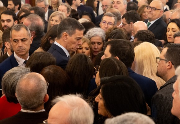 Sánchez aboga por reformar la Constitución para 