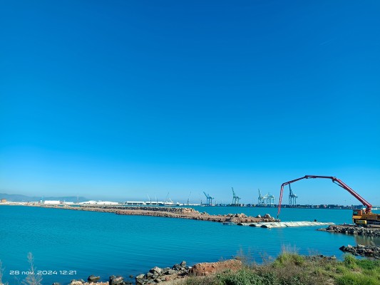PortCastelló avanza en la expansión de la dársena sur: culmina la obra de la mota de cierre