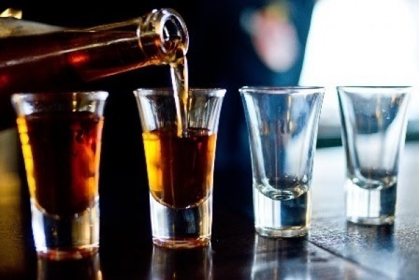 La Comunitat Valenciana, la que más alcohol bebe; Extremadura, donde más tabaco y cannabis se fuma