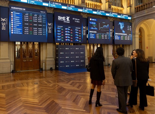 El Ibex defiende la cota de los 12.000 puntos en una apertura de sesión con ligeras caídas