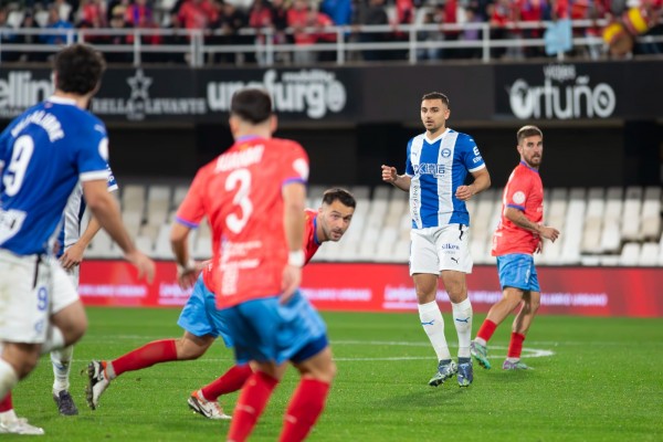 La Minera logra la machada y elimina por penaltis al Alavés ante 7.000 personas en el Cartagonova