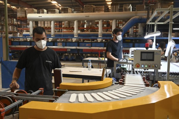 La producción azulejera crece en octubre por quinto mes y el sector roza un cierre del año neutro