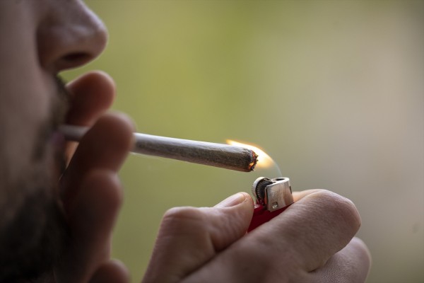 El consumo de cannabis y cocaína, más frecuentes entre jóvenes y personas con bajos ingresos