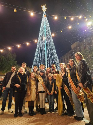 Oropesa saluda a la Navidad con el encendido de luces y la apertura de su mercadillo navideño