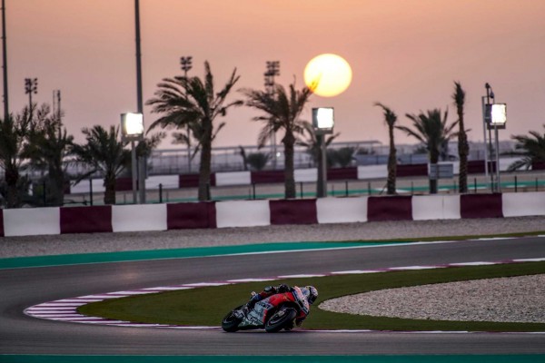 Dovizioso comienza la campaña imponiendo su ritmo

