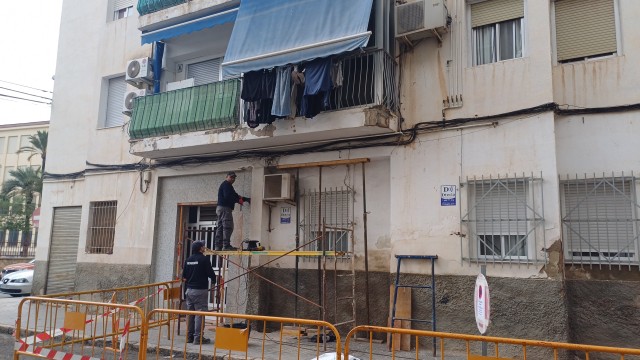Empieza en Elche la rehabilitación estructural de uno de los bloques antiguos de San Antón