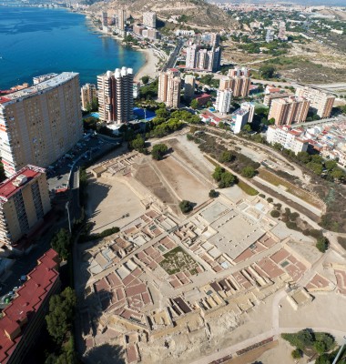Más de 600 piezas forman la exposición del MARQ que pone en el foco el yacimiento de Lucentum