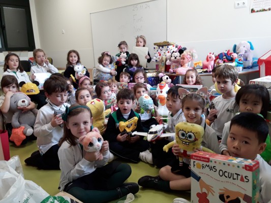 ELIS Murcia y Cáritas se vuelcan con Valencia para llevar juguetes a los niños afectados por la Dana