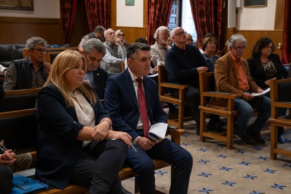 Primer debate de política general de PP y Vox en Elche: los consejos locales asumen el rol crítico