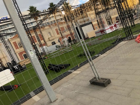 Alicante instala en Navidad la primera pista de patinaje del mundo hecha con hielo sintético 