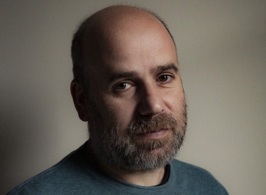 'Tinta invisible', el precioso homenaje de Javier Peña al arte de crear y leer historias

