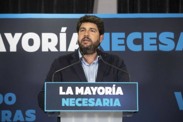 El PP de López Miras da el golpe en las encuestas y lograría la mayoría absoluta en la Región