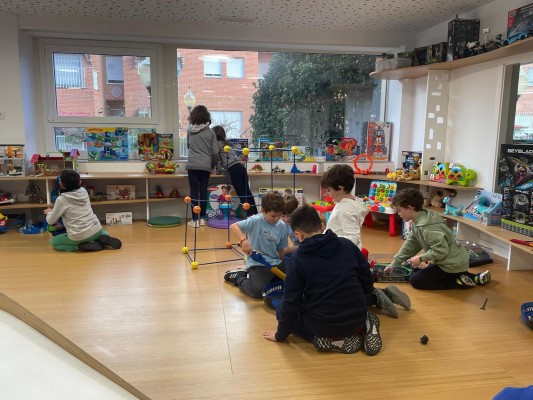 La mitad de los niños no juega el mínimo de una hora al día en la calle, alerta un estudio
de Aiju