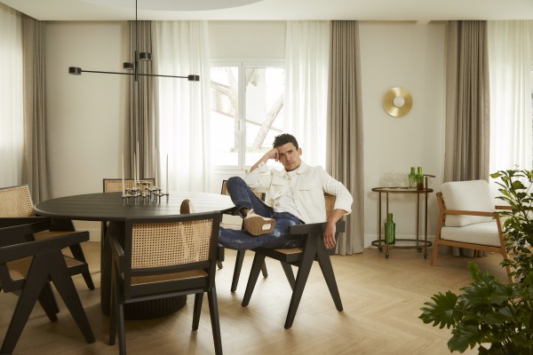 Diseño murciano para la casa de Jaime Lorente: el actor confía su hogar al arquitecto Julio Fernández