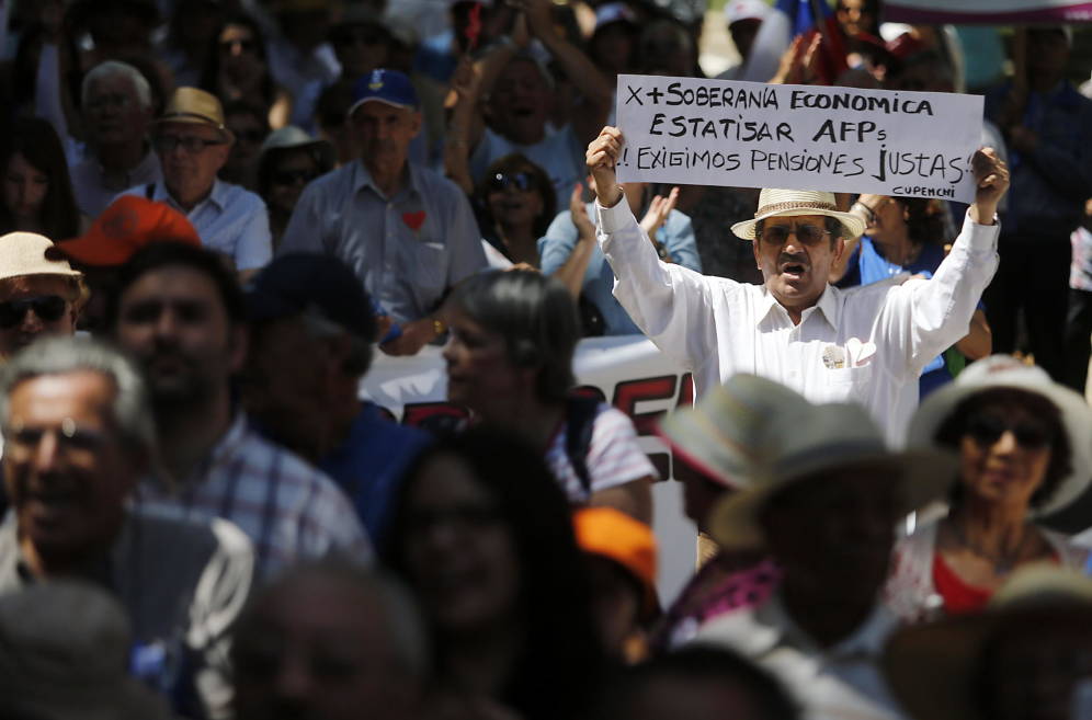 Contra viento y lluvia: miles de personas salen a la calle en toda España por unas pensiones dignas

