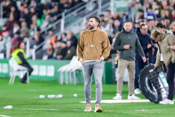 Dos rivales por el ascenso y dos colistas esperan al Elche en febrero