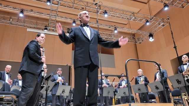 Francisco Signes emociona en su regreso a la batuta de la Banda Municipal de Castelló