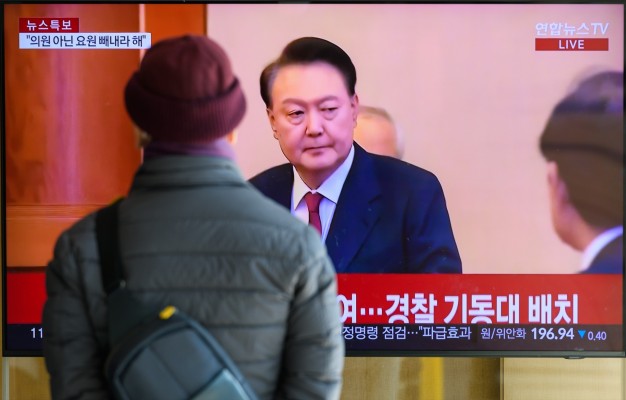 La Fiscalía de Corea del Sur imputa por insurrección al suspendido presidente Yoon Suk Yeol
