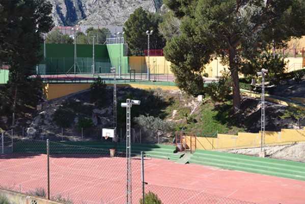 Xixona relanzará el bar del polideportivo con las mismas condiciones que la licitación anterior

