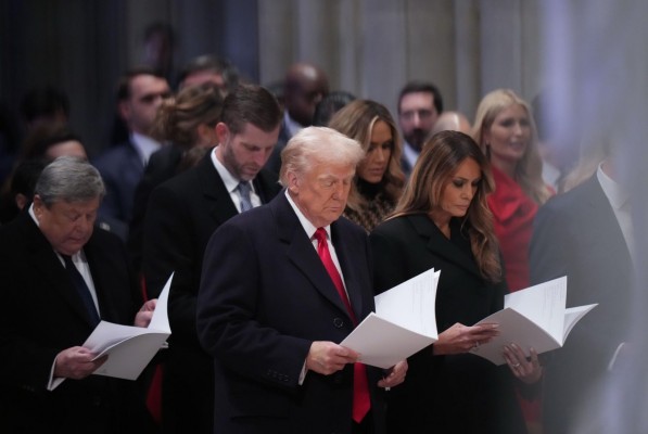 La obispa de Washington

le amarga la misa a Trump
