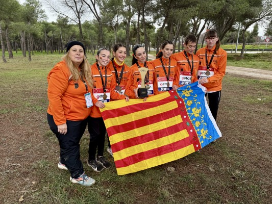 La selección valenciana sub16 y Xavi Cabanilles, campeones de España de cross