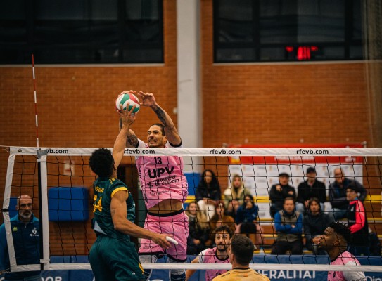 UPV Léleman Conqueridor pone rumbo a Melilla para afianzar la segunda plaza

