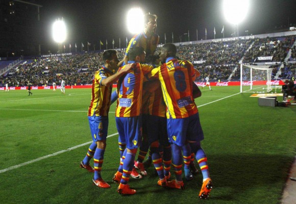 El Levante suma su primera victoria gracias a los delanteros

