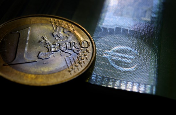 El euro supera los 1,05 dólares entre las amenazas arancelarias de Trump

