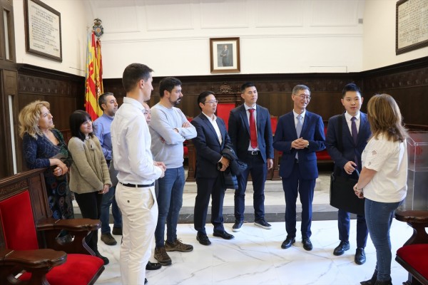 El embajador de China, Yao Jing, visita Sagunt para conocer sus posibilidades de inversión