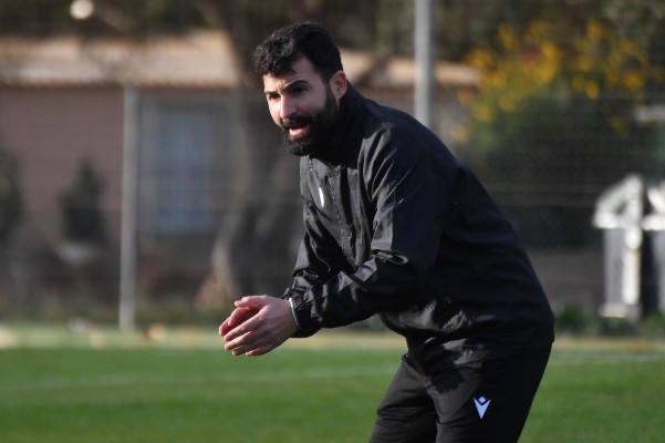 El Efesé, colista de LaLiga Hypermotion, busca el punto de inflexión en Huesca