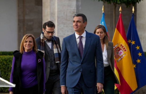 Sánchez escenifica en València la separación pública entre Gobierno y Generalitat por la Dana