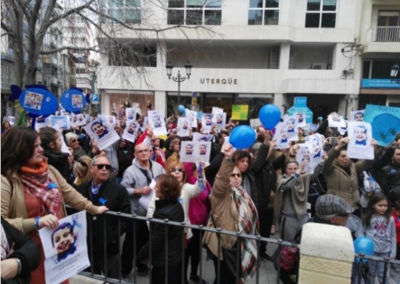 Unas 300 personas protestan en Alicante contra la derogación de la prisión permanente revisable