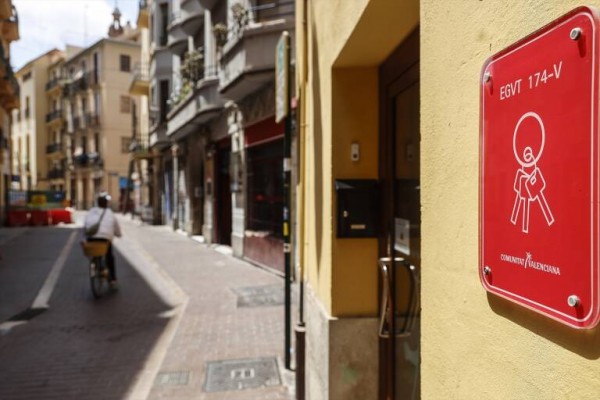 La Generalitat y FVMP firman un manifiesto para avanzar en la gestión municipal de sanciones de pisos turísticos