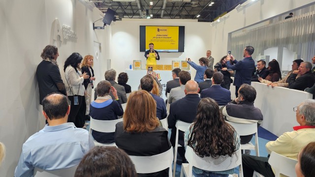 La Vila Joiosa endulza Fitur con la cata de sus marcas de chocolate