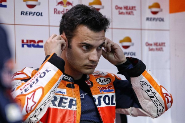 Pedrosa, lastrado por el neumático trasero: 