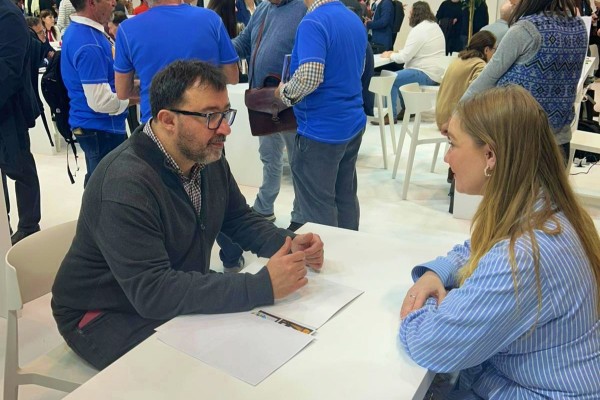 Compromís defensa a Fitur un model turístic 