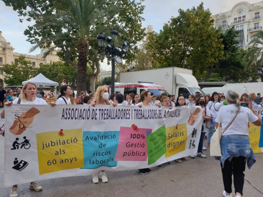 El impás de la ayuda a domicilio de València tensa a la plantilla 