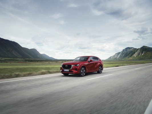 Llegada del Mazda CX-60 2025